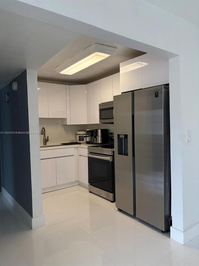 1 of 13 - 495 Nw 72nd Ave 408, Miami, FL
