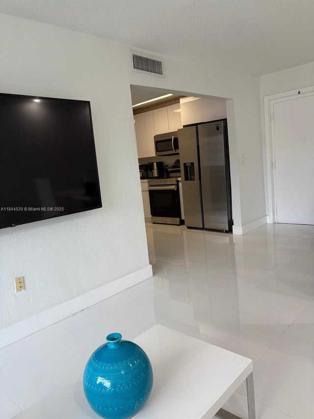 4 of 13 - 495 Nw 72nd Ave 408, Miami, FL