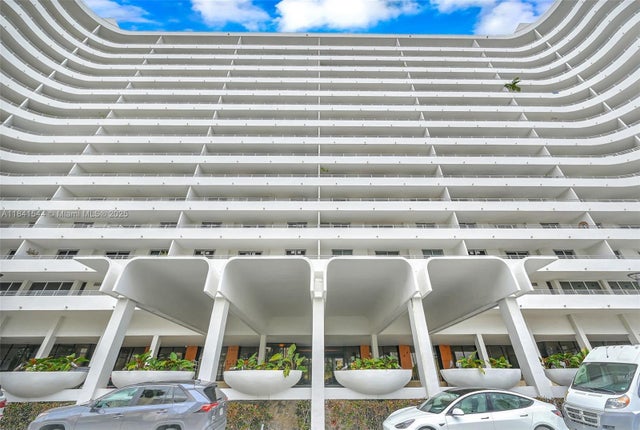 1 of 70 - 5555 Collins Ave 17a, Miami Beach, FL