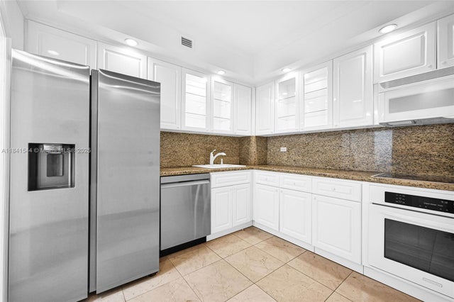 3 of 70 - 5555 Collins Ave 17a, Miami Beach, FL