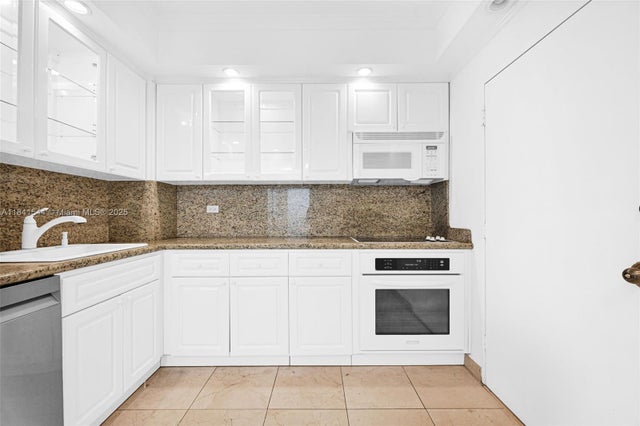 5 of 70 - 5555 Collins Ave 17a, Miami Beach, FL