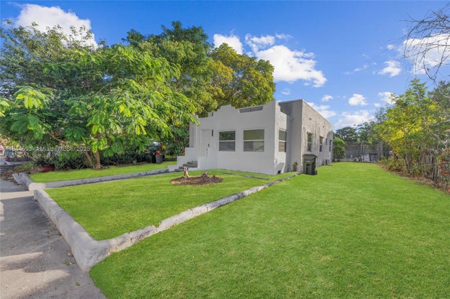 3 of 21 - 832 N C St, Lake Worth, FL