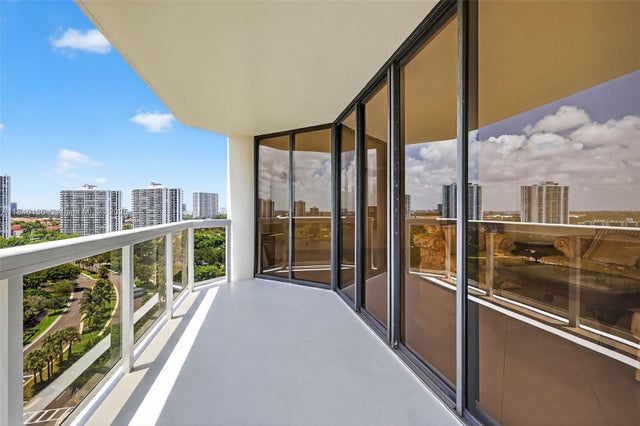 5 of 49 - 20185 E Country Club Dr 1405, Aventura, FL