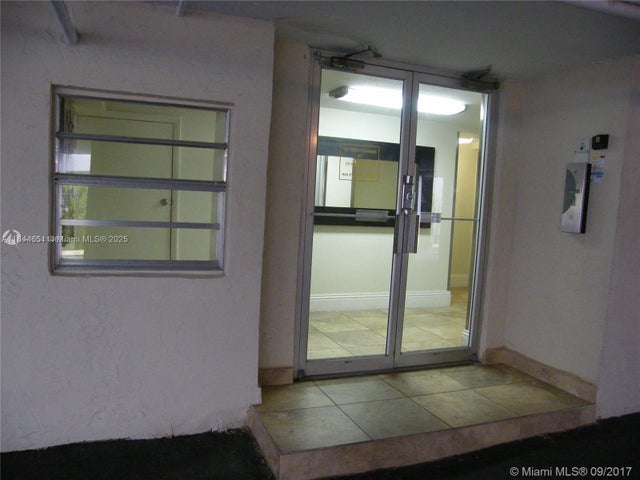 2 of 13 - 910 Michigan Ave 304, Miami Beach, FL