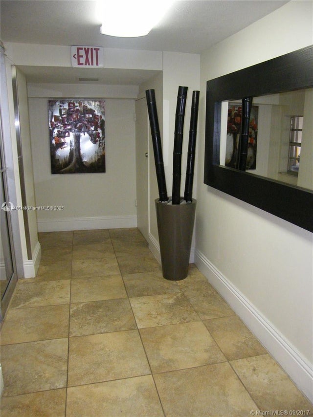 5 of 13 - 910 Michigan Ave 304, Miami Beach, FL