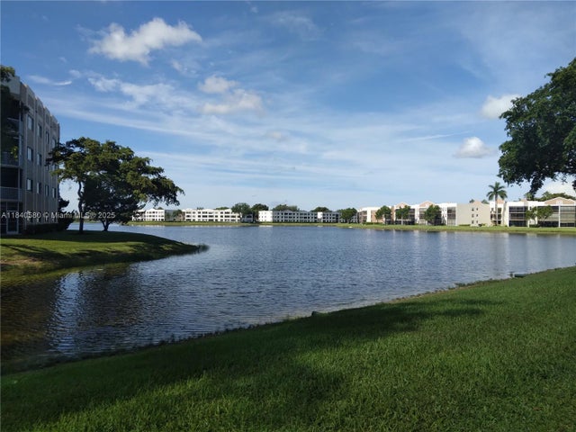 7635 Southampton Ter 105, Tamarac