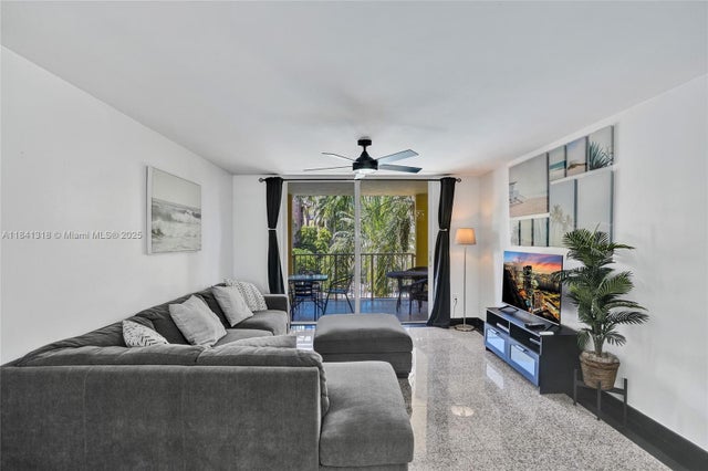 2 of 27 - 19701 E Country Club Dr 5306, Aventura, FL