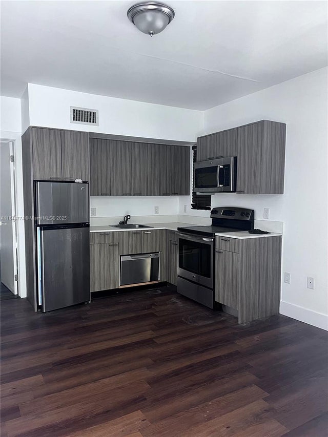 1 of 11 - 557 Michigan Ave 115, Miami Beach, FL