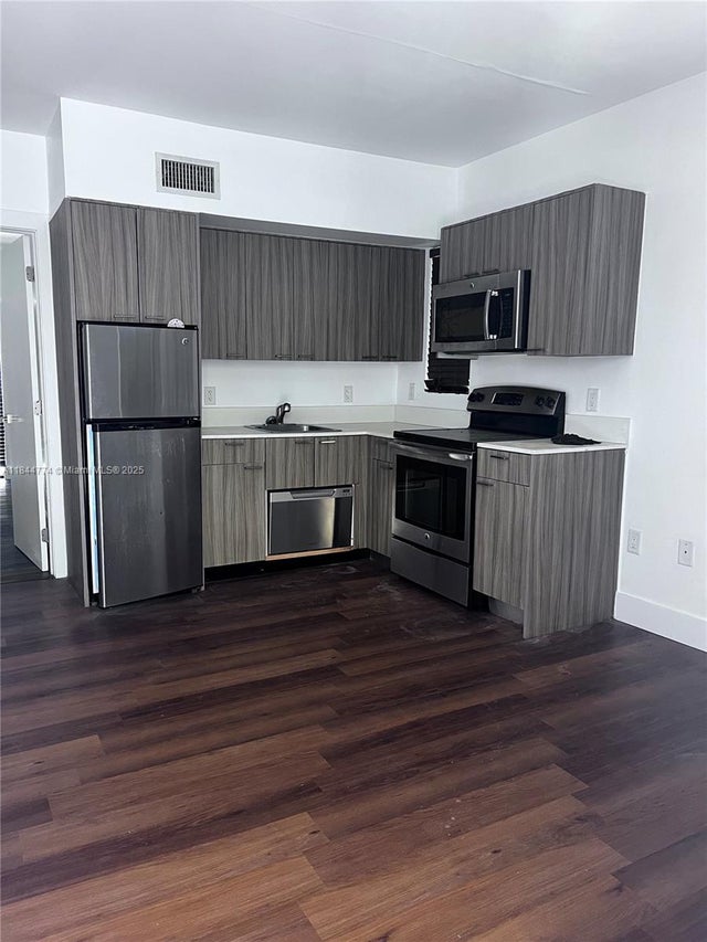 2 of 11 - 557 Michigan Ave 115, Miami Beach, FL