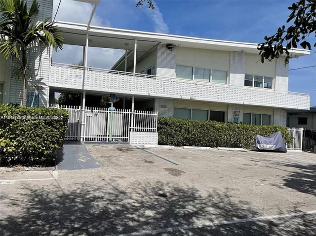 1 of 5 - 1225 Marseille Dr 18, Miami Beach, FL