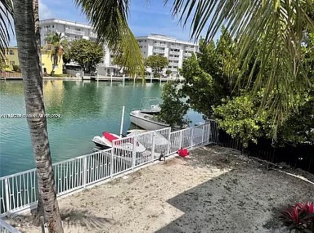 2 of 5 - 1225 Marseille Dr 18, Miami Beach, FL