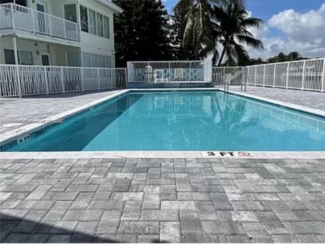 4 of 5 - 1225 Marseille Dr 18, Miami Beach, FL