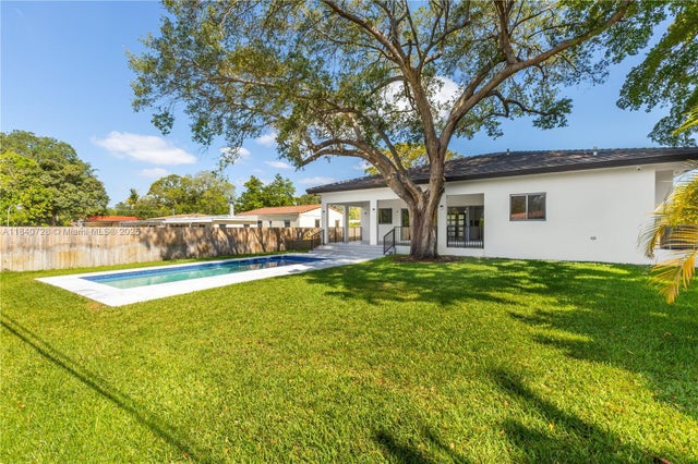 4 of 47 - 1030 Ne 121st St, Biscayne Park, FL