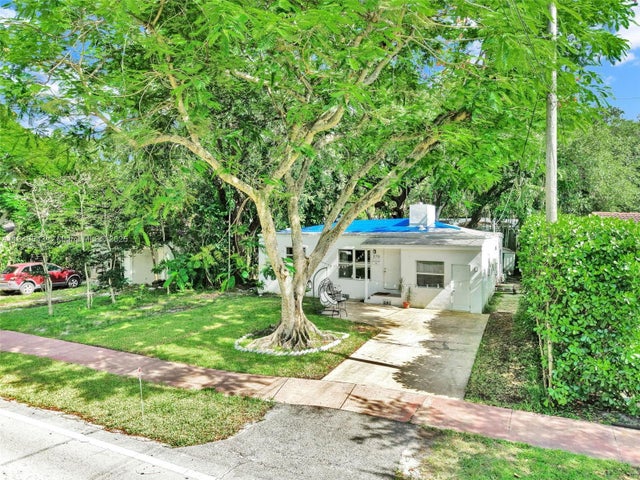 1 of 17 - 370 Ne 87th St, El Portal, FL