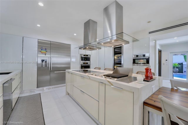 5 of 45 - 5320 Sunset Dr, Miami, FL