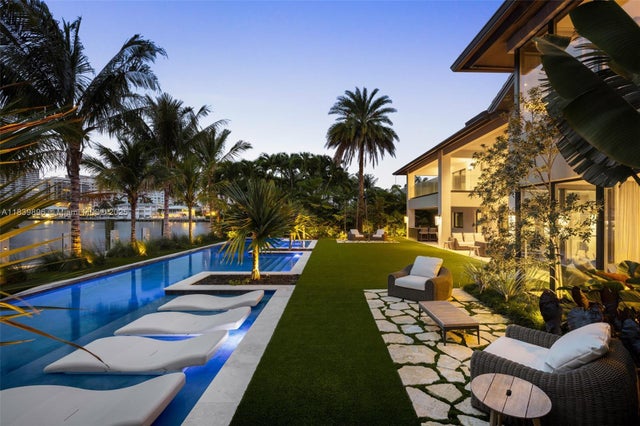 2 of 44 - 110 Holiday Dr, Hallandale Beach, FL