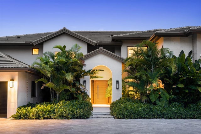 3 of 44 - 110 Holiday Dr, Hallandale Beach, FL