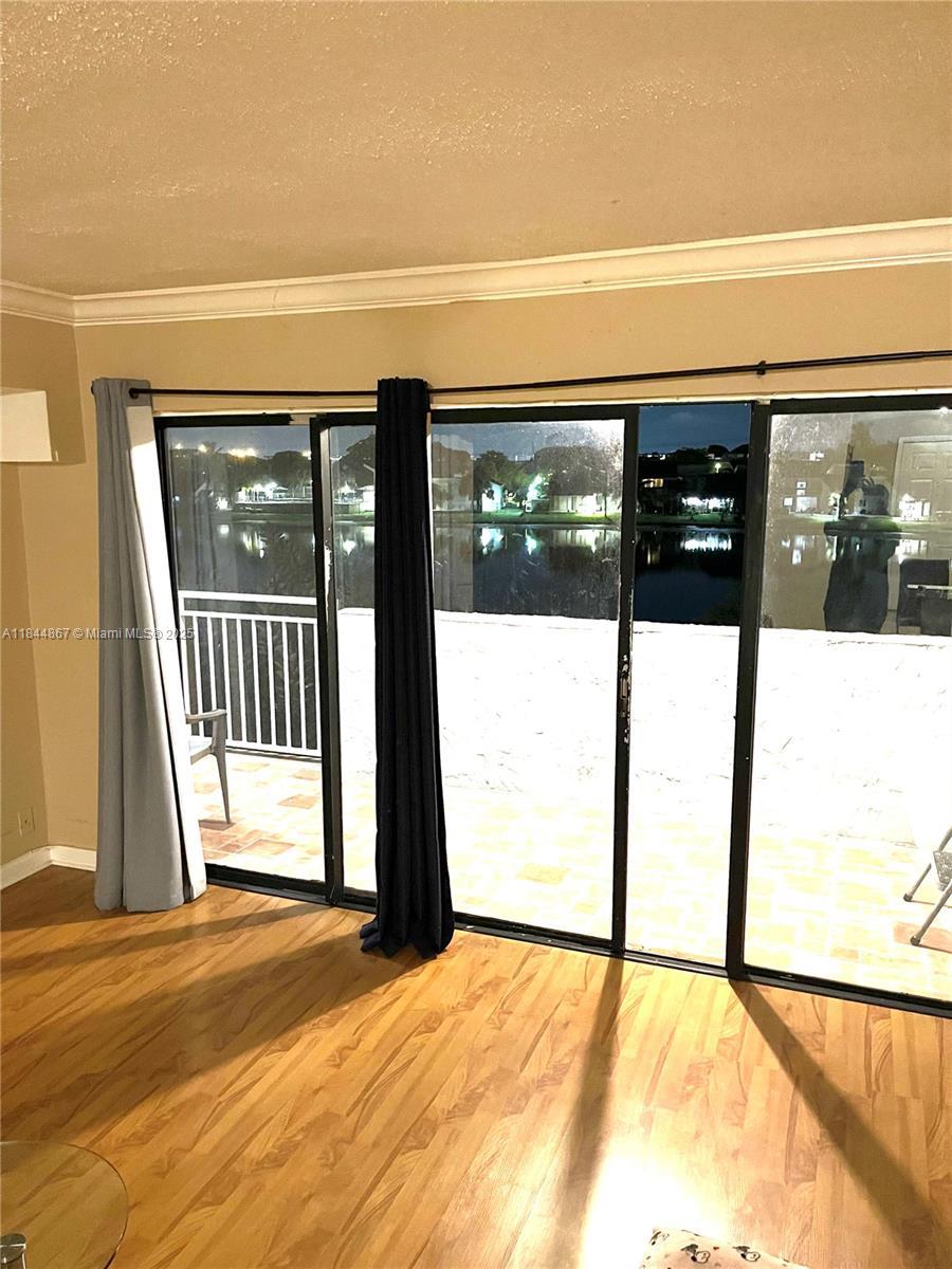 9359 Fontainebleau Blvd F301, Miami