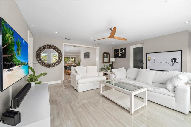 4 of 58 - 817 Nw 30th St, Fort Lauderdale, FL