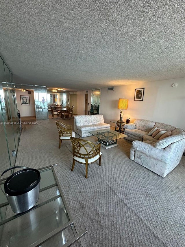 5 of 27 - 6039 Collins Ave 1517, Miami Beach, FL