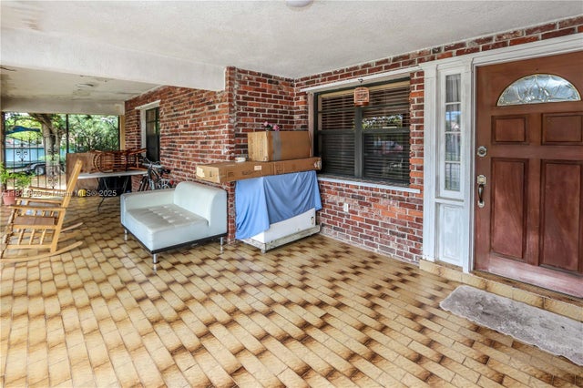 5 of 25 - 192 W 33rd St, Hialeah, FL
