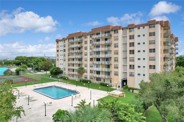 1 of 20 - 15600 Nw 7th Ave 701, Miami, FL