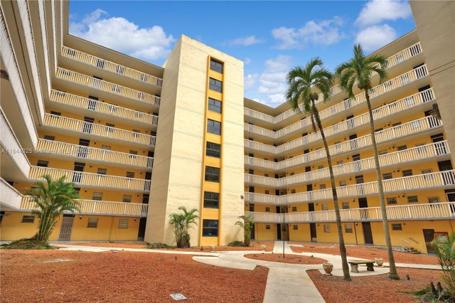3 of 20 - 15600 Nw 7th Ave 701, Miami, FL