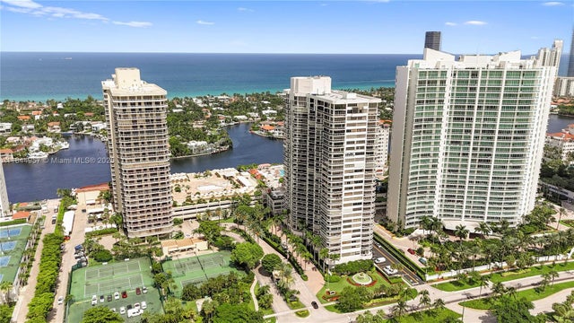 1 of 60 - 20185 E Country Club Dr 502, Aventura, FL