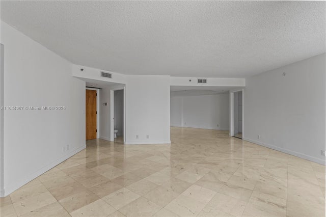 2 of 60 - 20185 E Country Club Dr 502, Aventura, FL