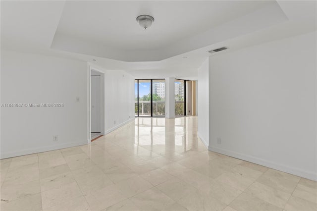 4 of 60 - 20185 E Country Club Dr 502, Aventura, FL