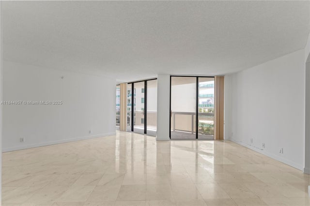 5 of 60 - 20185 E Country Club Dr 502, Aventura, FL