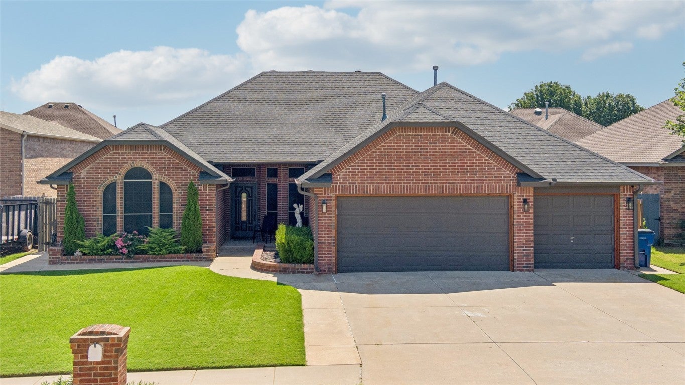 Residential Real Estate for Sale located in the neighborhood of Chisholm Trail Sec 1, in the city of Mustang, OK