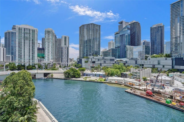 4 of 43 - 92 Sw 3rd St 905, Miami, FL