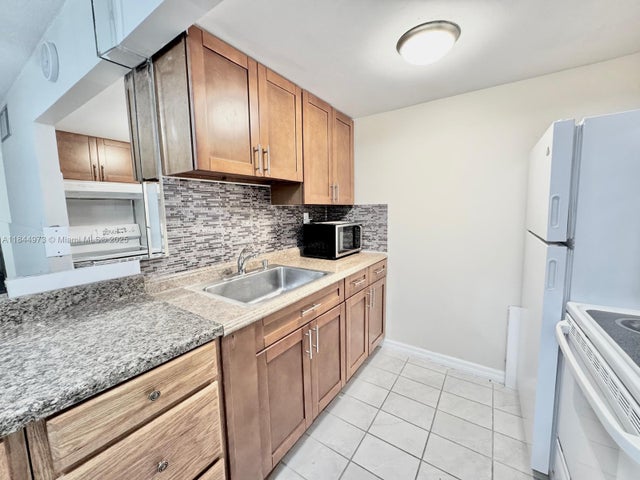 2 of 16 - 2145 Pierce St 122, Hollywood, FL