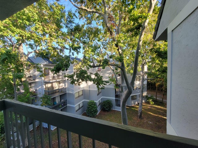 5 of 28 - 1720 N Congress Ave 403, West Palm Beach, FL