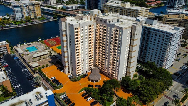 2 of 20 - 1865 S Ocean Dr 4h, Hallandale Beach, FL