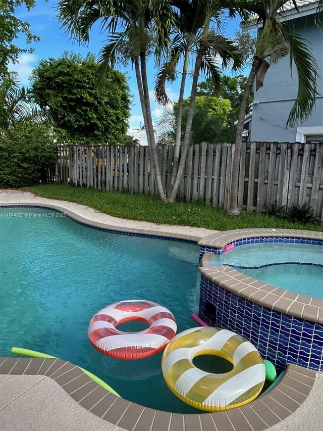 4 of 26 - 9410 Sw 212th Ter, Cutler Bay, FL