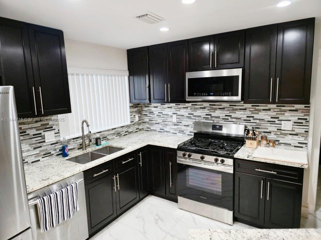 2 of 17 - 3331 N 66th Ave, Hollywood, FL