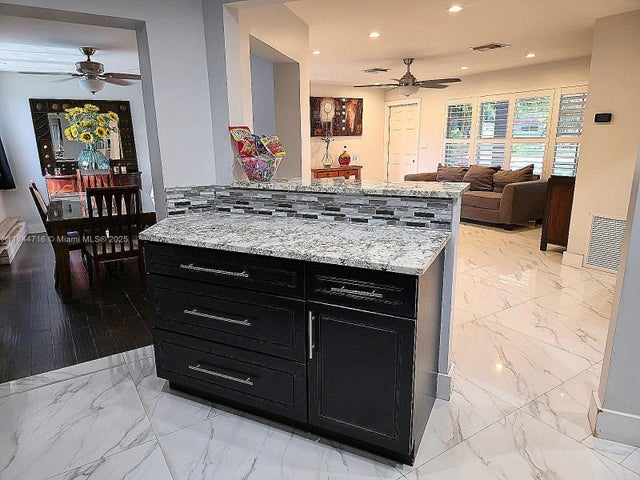 4 of 17 - 3331 N 66th Ave, Hollywood, FL