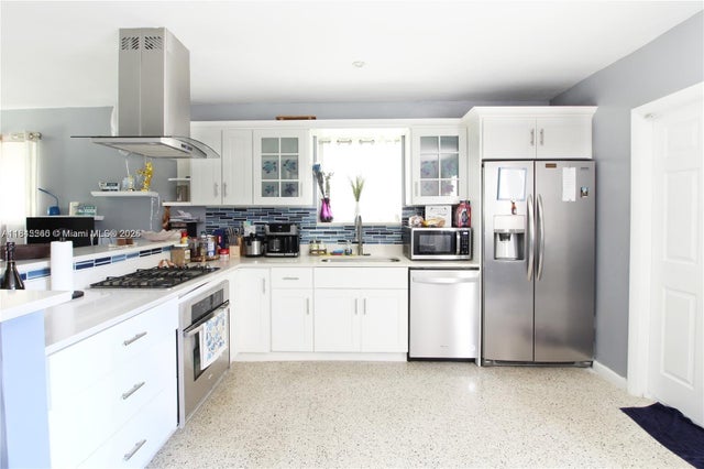 4 of 16 - 1915 Mayo St, Hollywood, FL