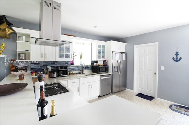 5 of 16 - 1915 Mayo St, Hollywood, FL