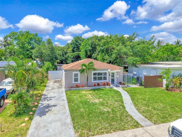 1 of 60 - 2318 Washington St, Hollywood, FL