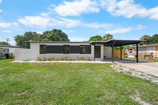 2 of 20 - 1003 Hispana Ave, Fort Pierce, FL