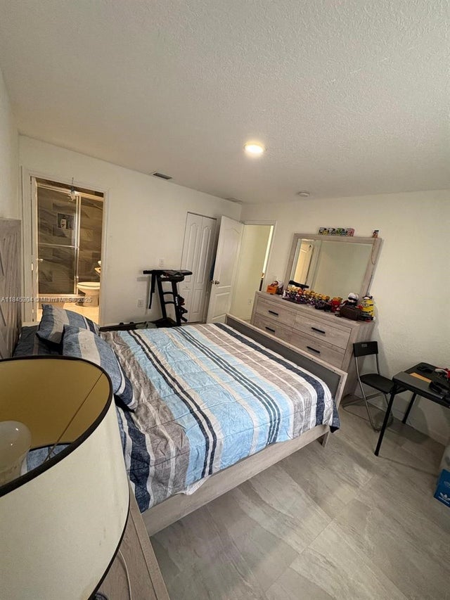 3 of 21 - 2475 Nw 55th St, Miami, FL