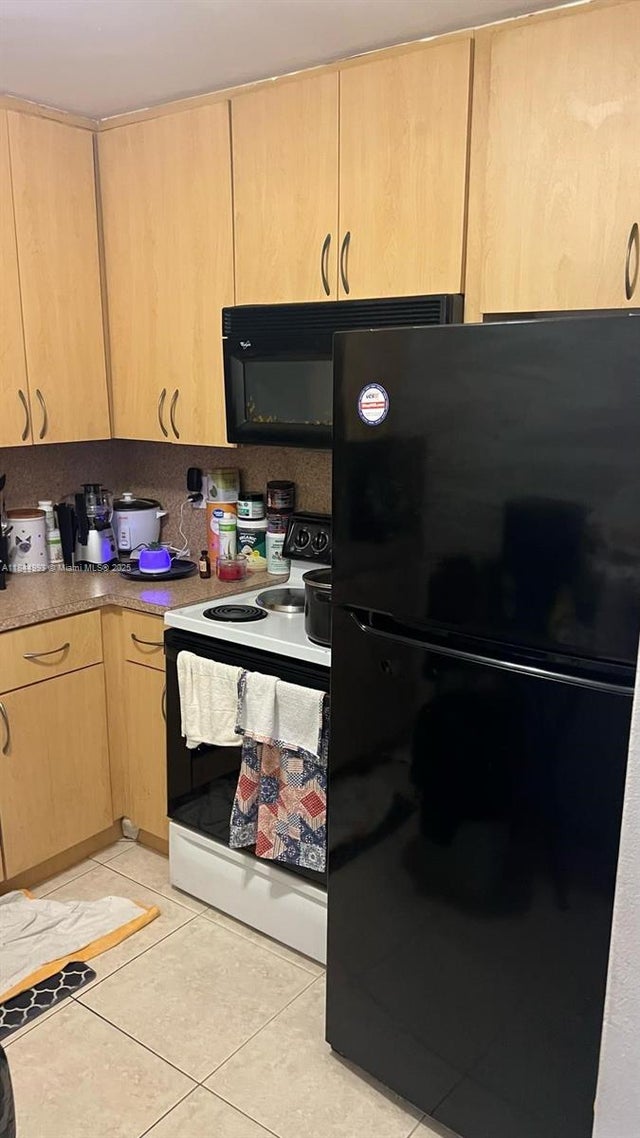 3 of 17 - 19080 Ne 3rd Ct 307, Miami, FL