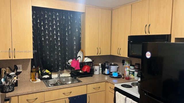 5 of 17 - 19080 Ne 3rd Ct 307, Miami, FL