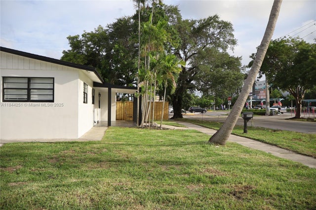 3 of 35 - 3955 Sw 69th Ave, Miami, FL