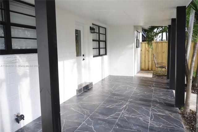 4 of 35 - 3955 Sw 69th Ave, Miami, FL
