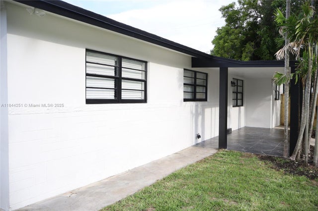 5 of 35 - 3955 Sw 69th Ave, Miami, FL