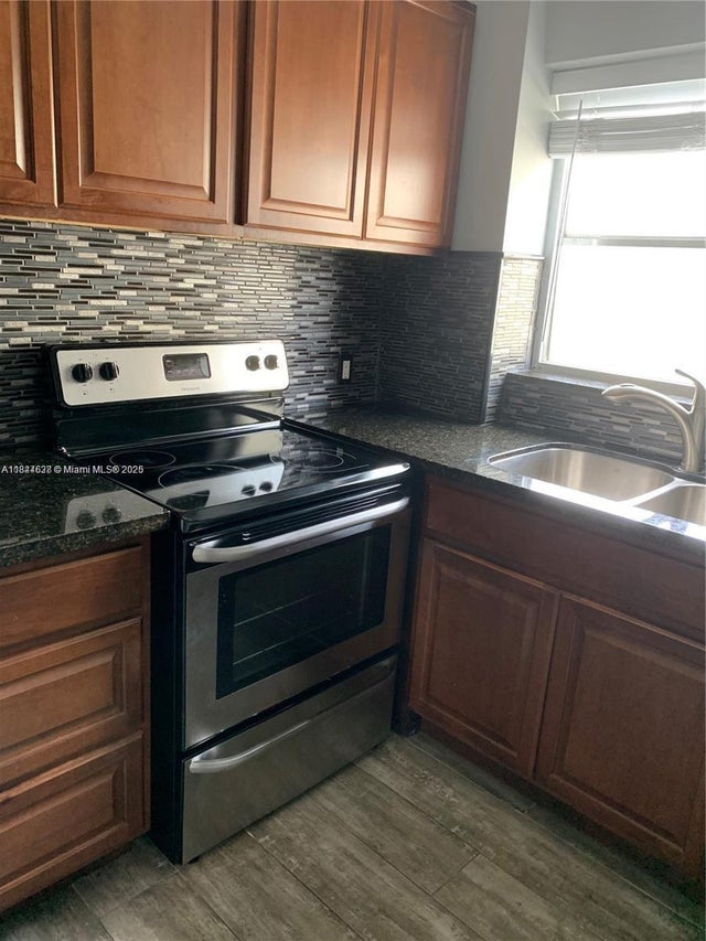 3 of 8 - 221 Meridian Ave 309, Miami Beach, FL